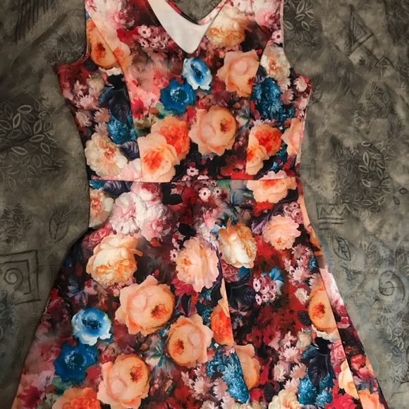 Sleeveless Floral summer dress - Picture 3 of 6